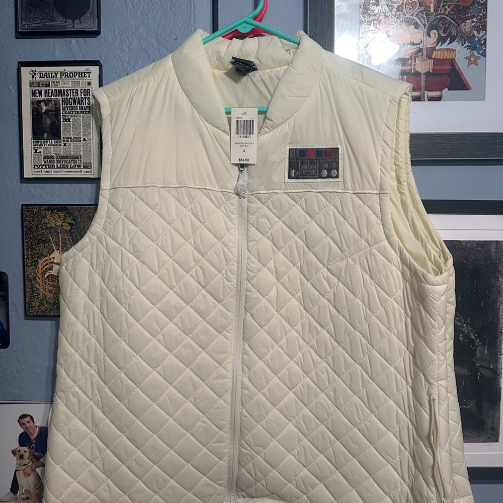 Her Universe Star Wars Leia Hoth Vest.  Plus size 2.  NWT